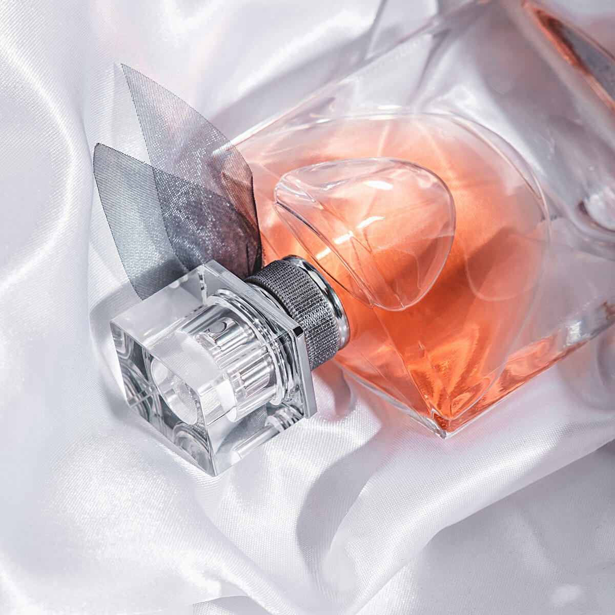 Pheromones for women: how to naturally increase your attractiveness?